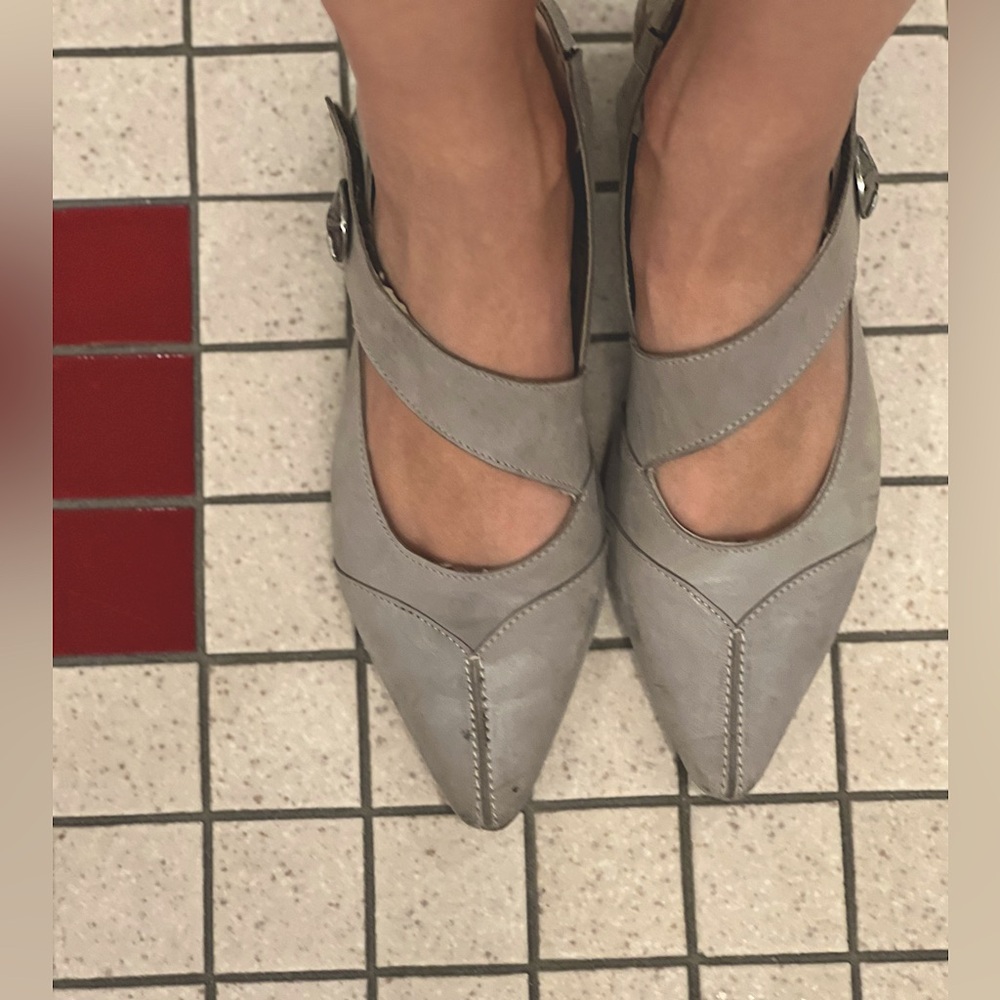 Fidji slingback kitten heels